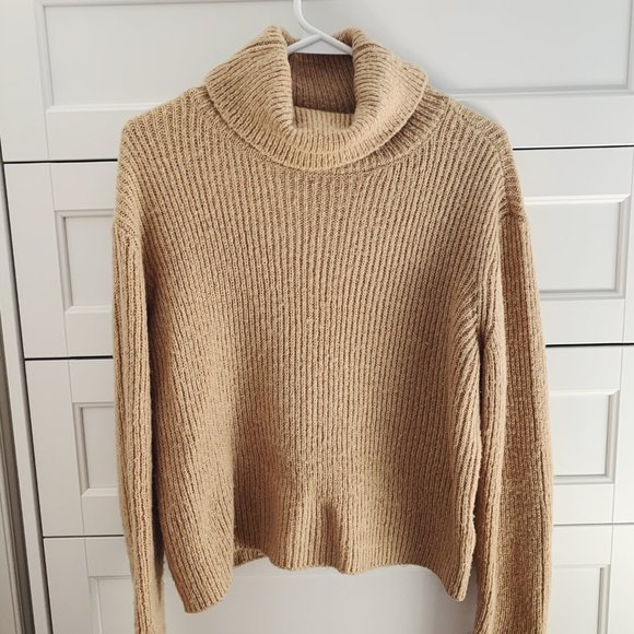 Dynamite Turtleneck - Picture 1 of 1